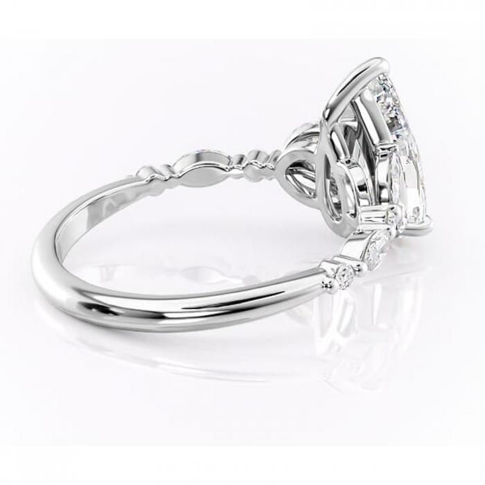 Inel de logodnă Bloom din aur Alb 14kt cu moissanite tăietură pară – Montură cu trei pietre rafinată pentru profil mediu | Personalizează și configurează gratuit online [3]