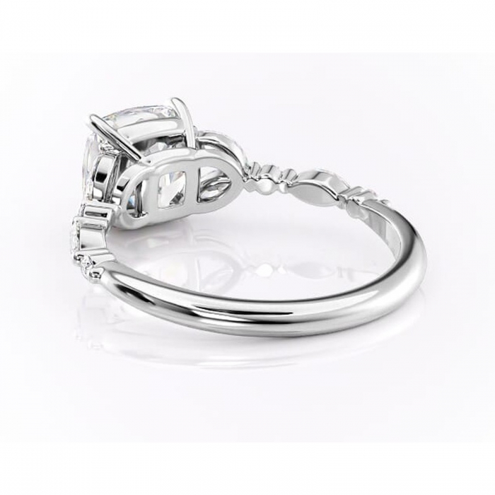 Inel de logodnă Bloom din aur Alb 14kt cu moissanite tăietură pernă – Montură cu trei pietre rafinată pentru profil mediu | Personalizează și configurează gratuit online [4]