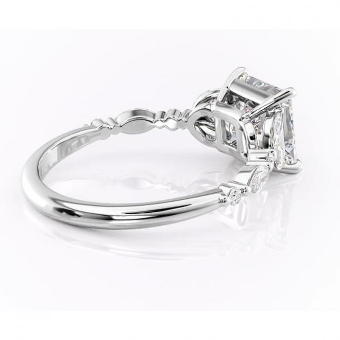 Inel de logodnă Bloom din aur Alb 18kt cu moissanite tăietură princess – Montură cu trei pietre rafinată pentru profil mediu | Personalizează și configurează gratuit online [3]