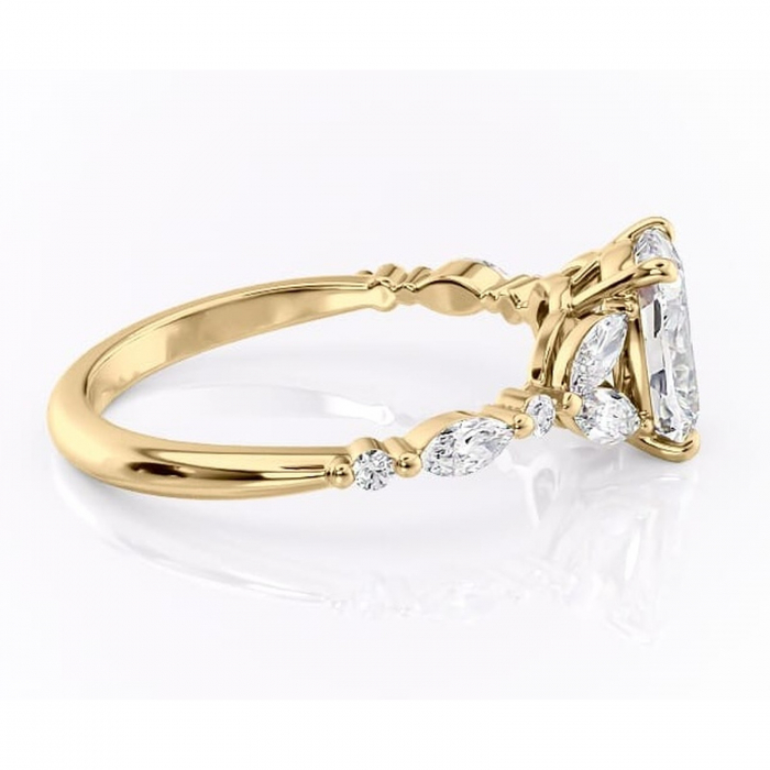 Inel de logodnă Bloom din aur Galben 14kt cu moissanite tăietură pernă – Montură cu trei pietre rafinată pentru profil mediu | Personalizează și configurează gratuit online [2]