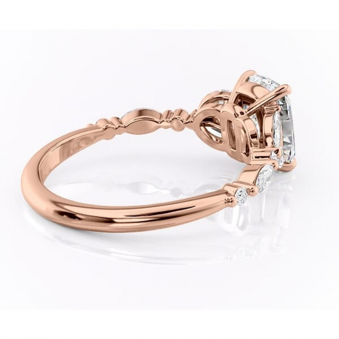 Inel de logodnă Bloom din aur Rose 14kt cu moissanite tăietură pernă – Montură cu trei pietre rafinată pentru profil mediu | Personalizează și configurează gratuit online [3]