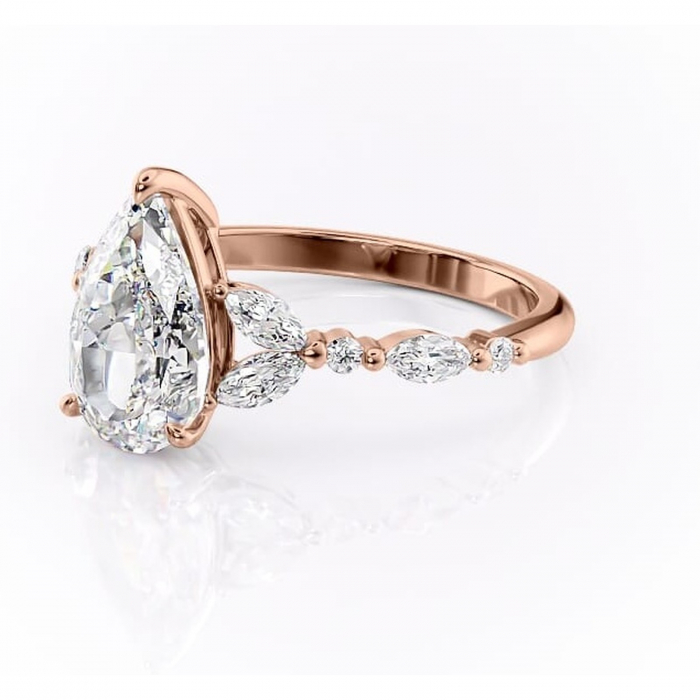 Inel de logodnă Bloom din aur Rose 18kt cu moissanite tăietură pară – Montură cu trei pietre rafinată pentru profil mediu | Personalizează și configurează gratuit online [7]
