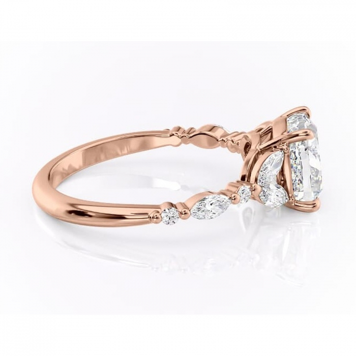 Inel de logodnă Bloom din aur Rose 14kt cu moissanite tăietură pernă – Montură cu trei pietre rafinată pentru profil mediu | Personalizează și configurează gratuit online [2]