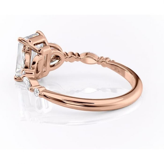 Inel de logodnă Bloom din aur Rose 14kt cu moissanite tăietură smarald – Montură cu trei pietre rafinată pentru profil mediu | Personalizează și configurează gratuit online [5]