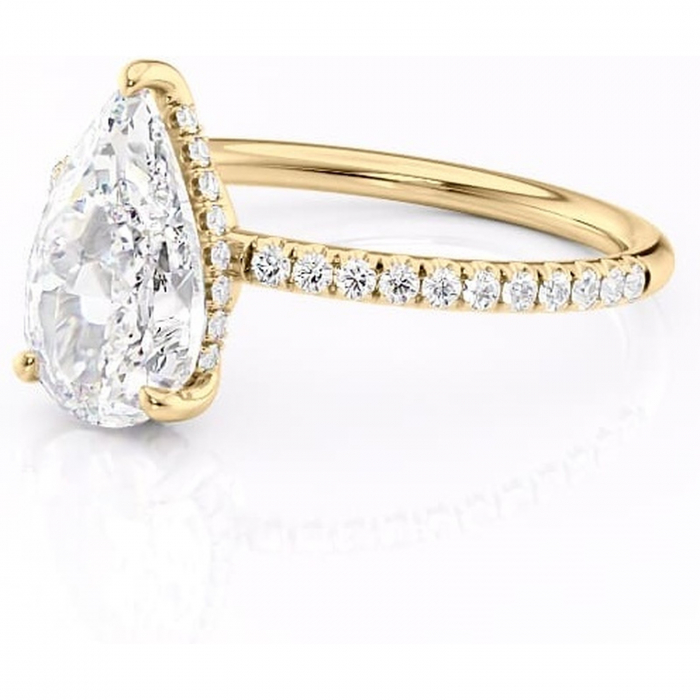 Inel de logodnă Brielle din aur Galben 18kt cu moissanite tăietură pară – Montură Kamellie joasă rafinată pentru profil jos | Personalizează și configurează gratuit online [7]