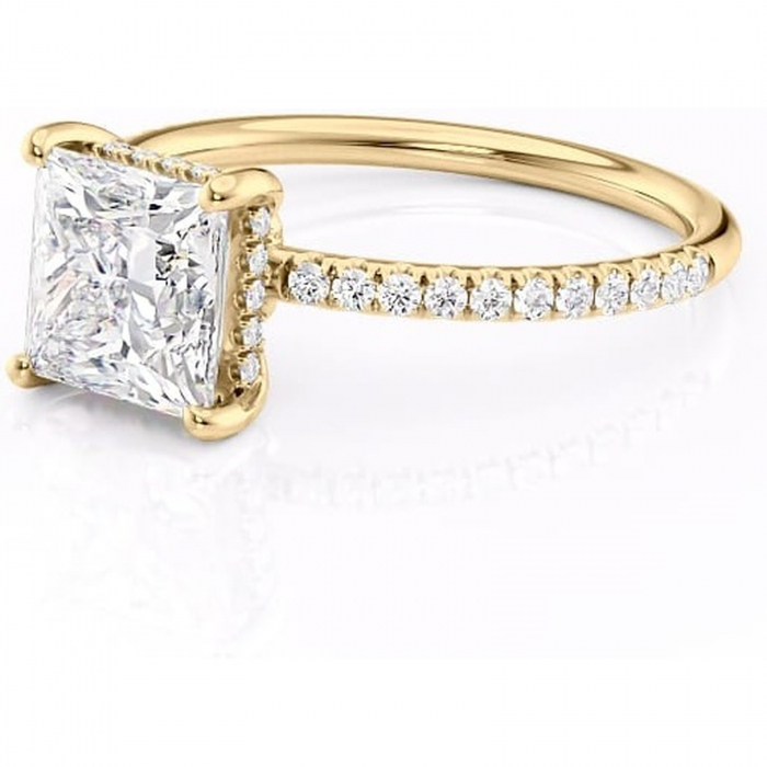 Inel de logodnă Brielle din aur Galben 14kt cu moissanite tăietură princess – Montură Kamellie joasă rafinată pentru profil jos | Personalizează și configurează gratuit online [7]