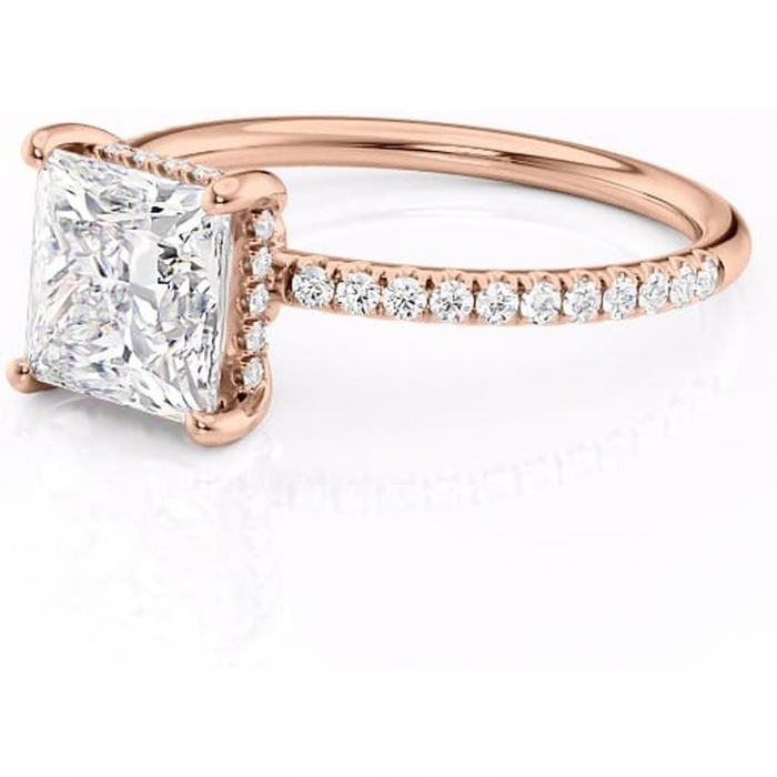 Inel de logodnă Brielle din aur Rose 14kt cu moissanite tăietură princess – Montură Kamellie joasă rafinată pentru profil jos | Personalizează și configurează gratuit online [7]