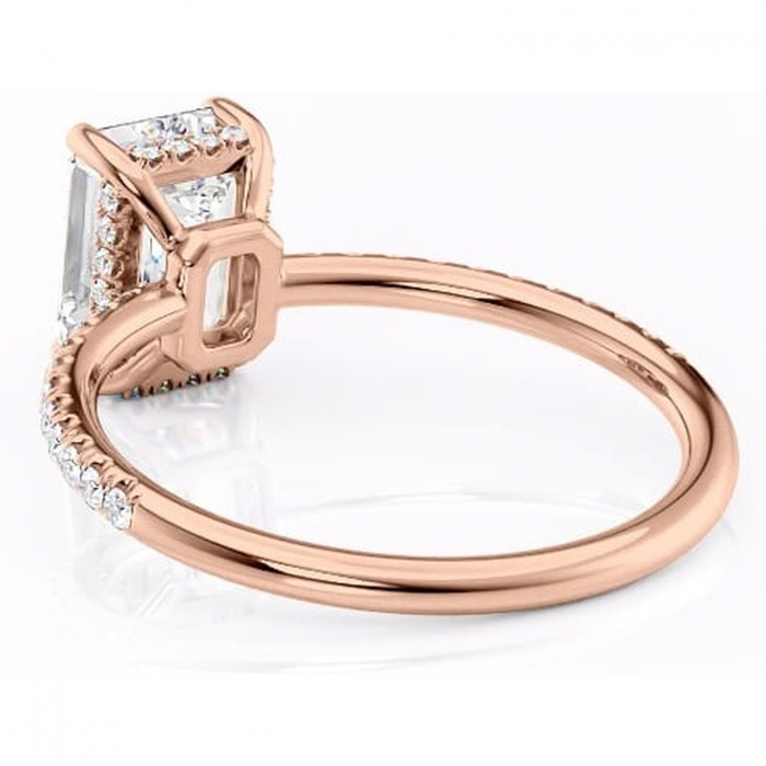Inel de logodnă Brielle din aur Rose 14kt cu moissanite tăietură smarald – Montură Kamellie joasă rafinată pentru profil jos | Personalizează și configurează gratuit online [4]