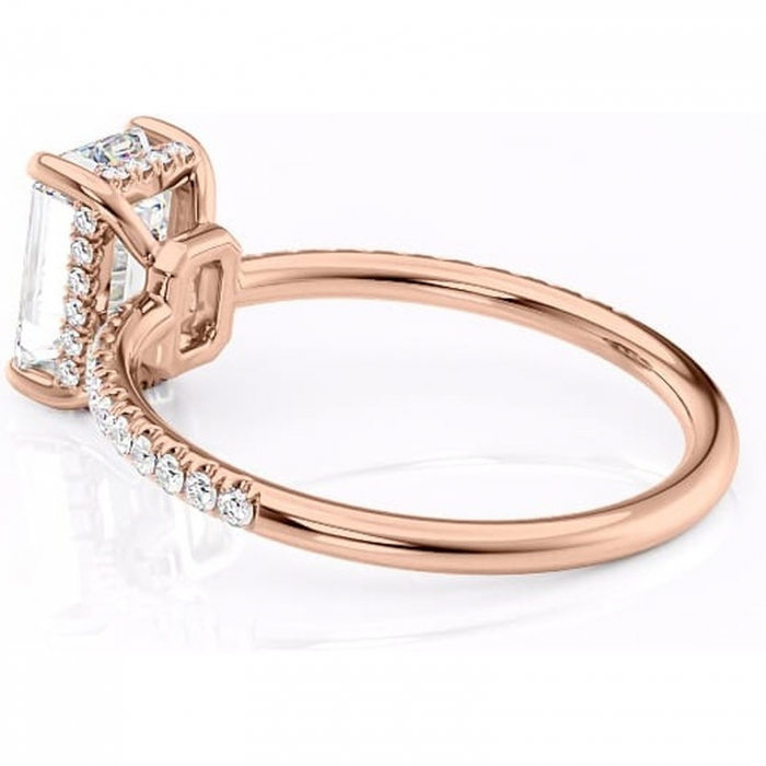 Inel de logodnă Brielle din aur Rose 14kt cu moissanite tăietură smarald – Montură Kamellie joasă rafinată pentru profil jos | Personalizează și configurează gratuit online [5]