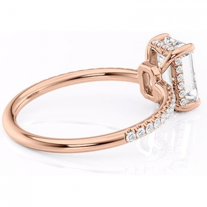 Inel de logodnă Brielle din aur Rose 14kt cu moissanite tăietură smarald – Montură Kamellie joasă rafinată pentru profil jos | Personalizează și configurează gratuit online [3]