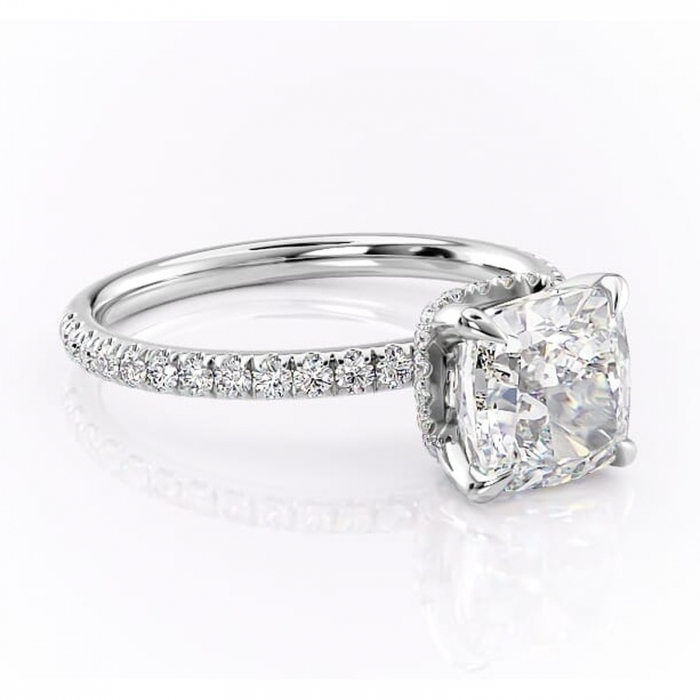 Inel de logodnă Briony din aur Alb 14kt cu moissanite tăietură pernă – Montură pavé rafinată pentru profil înalt | Personalizează și configurează gratuit online [1]