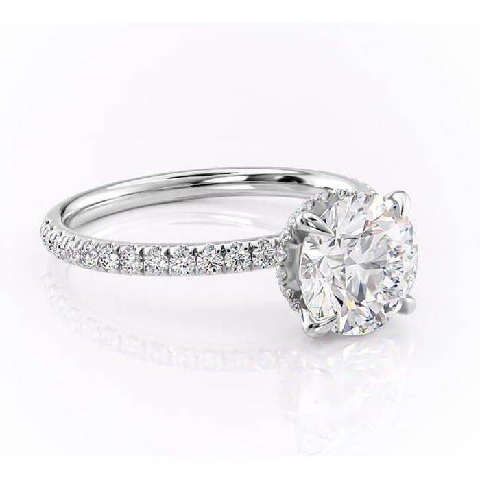 Inel de logodnă Briony din aur Alb 14kt cu moissanite tăietură rotundă – Montură pavé rafinată pentru profil înalt | Personalizează și configurează gratuit online [1]