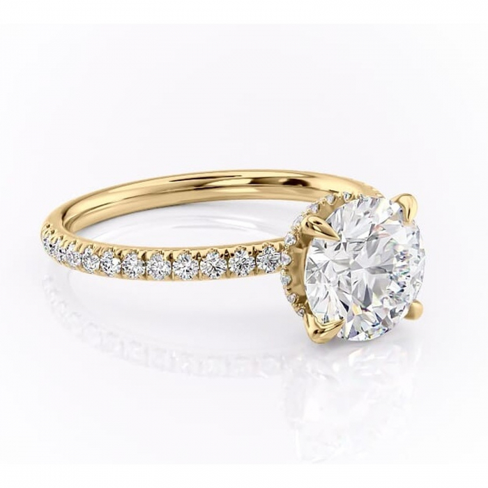Inel de logodnă Briony din aur Galben 14kt cu moissanite tăietură rotundă – Montură pavé rafinată pentru profil înalt | Personalizează și configurează gratuit online [1]