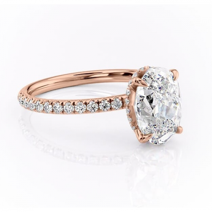 Inel de logodnă Briony din aur Rose 18kt cu moissanite tăietură ovală – Montură pavé rafinată pentru profil înalt | Personalizează și configurează gratuit online [1]