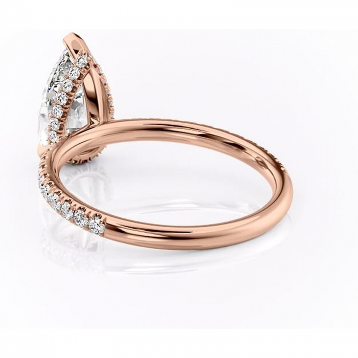 Inel de logodnă Briony din aur Rose 18kt cu moissanite tăietură pară – Montură pavé rafinată pentru profil înalt | Personalizează și configurează gratuit online [4]