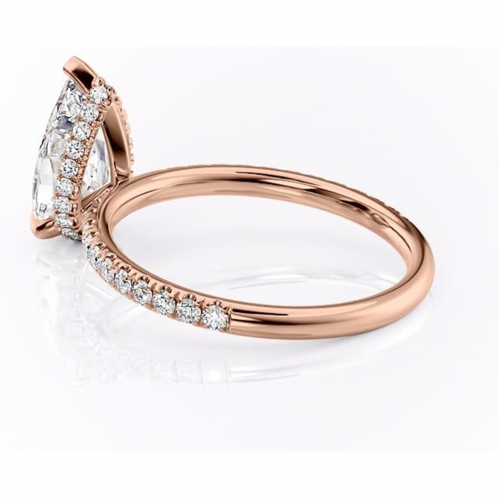 Inel de logodnă Briony din aur Rose 18kt cu moissanite tăietură pară – Montură pavé rafinată pentru profil înalt | Personalizează și configurează gratuit online [5]