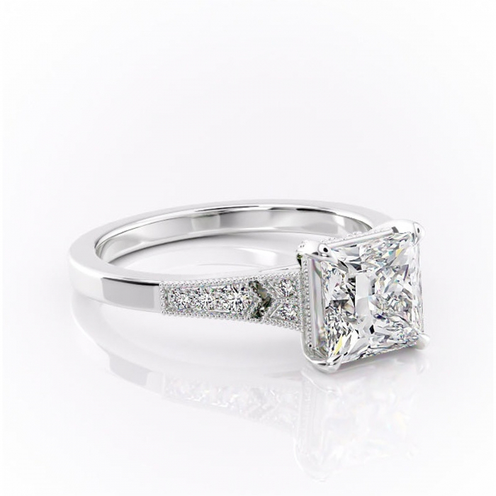 Inel de logodnă Caelia din aur Alb 14kt cu moissanite tăietură princess – Pietre laterale rafinată pentru profil înalt | Personalizează și configurează gratuit online [1]