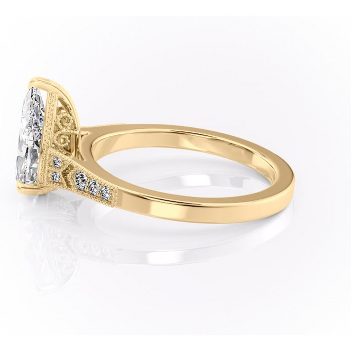 Inel de logodnă Caelia din aur Galben 14kt cu moissanite tăietură pară – Pietre laterale rafinată pentru profil înalt | Personalizează și configurează gratuit online [6]