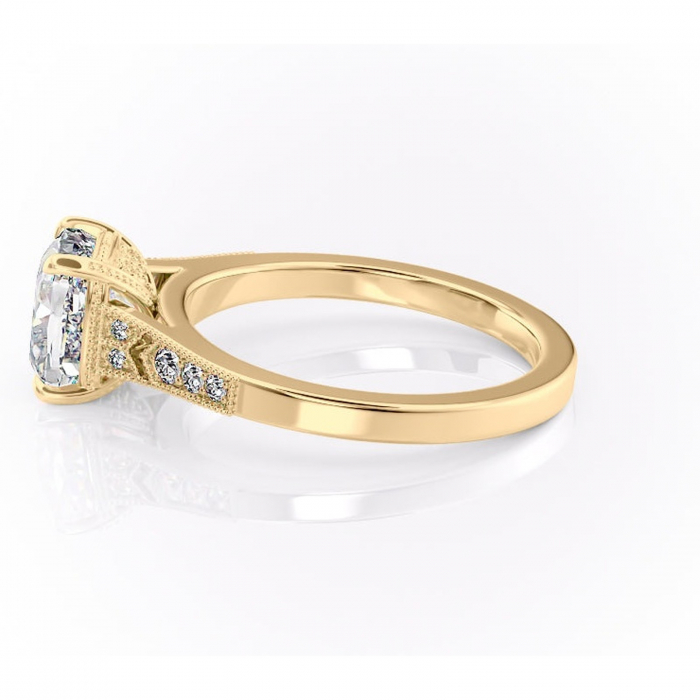 Inel de logodnă Caelia din aur Galben 18kt cu moissanite tăietură pernă – Pietre laterale rafinată pentru profil înalt | Personalizează și configurează gratuit online [6]