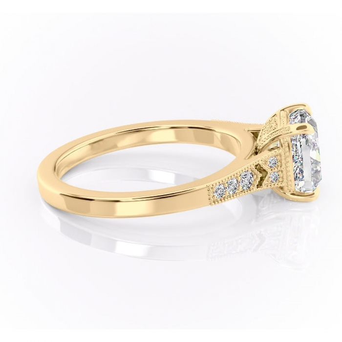 Inel de logodnă Caelia din aur Galben 18kt cu moissanite tăietură pernă – Pietre laterale rafinată pentru profil înalt | Personalizează și configurează gratuit online [2]