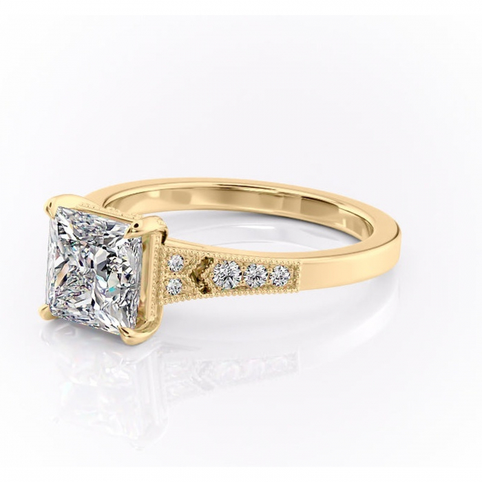 Inel de logodnă Caelia din aur Galben 14kt cu moissanite tăietură princess – Pietre laterale rafinată pentru profil înalt | Personalizează și configurează gratuit online [7]