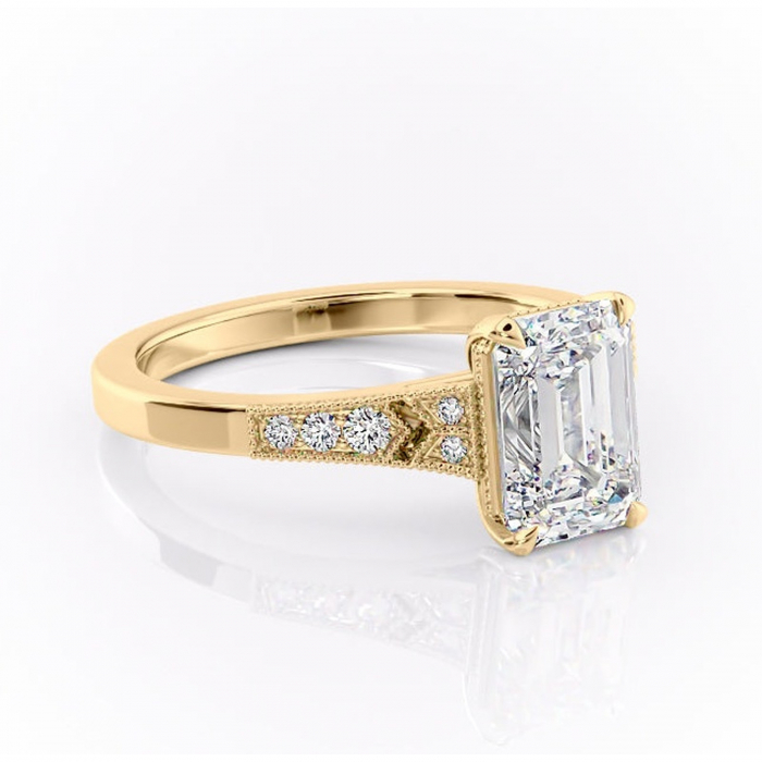 Inel de logodnă Caelia din aur Galben 14kt cu moissanite tăietură smarald – Pietre laterale rafinată pentru profil înalt | Personalizează și configurează gratuit online [1]