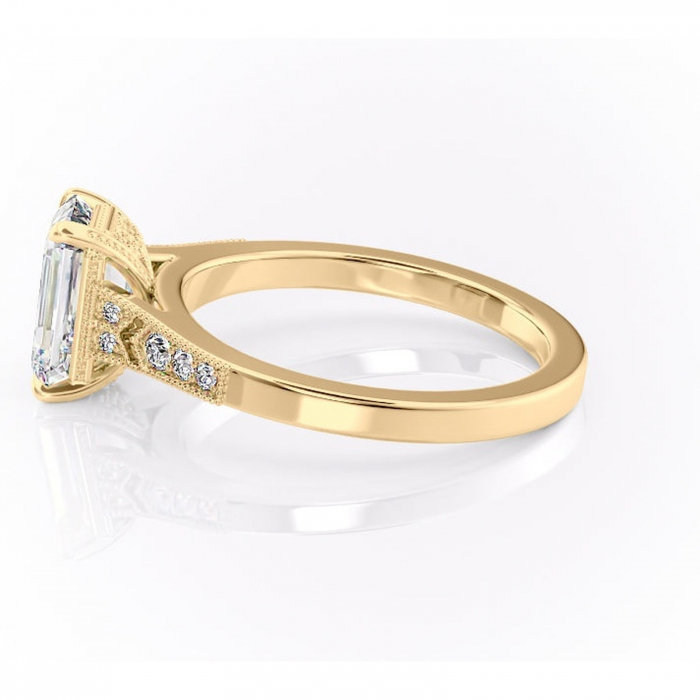 Inel de logodnă Caelia din aur Galben 14kt cu moissanite tăietură smarald – Pietre laterale rafinată pentru profil înalt | Personalizează și configurează gratuit online [6]