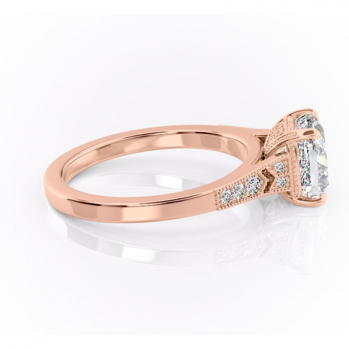 Inel de logodnă Caelia din aur Rose 14kt cu moissanite tăietură pernă – Pietre laterale rafinată pentru profil înalt | Personalizează și configurează gratuit online [2]