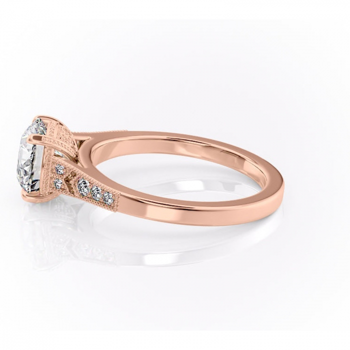 Inel de logodnă Caelia din aur Rose 14kt cu moissanite tăietură rotundă – Pietre laterale rafinată pentru profil înalt | Personalizează și configurează gratuit online [6]