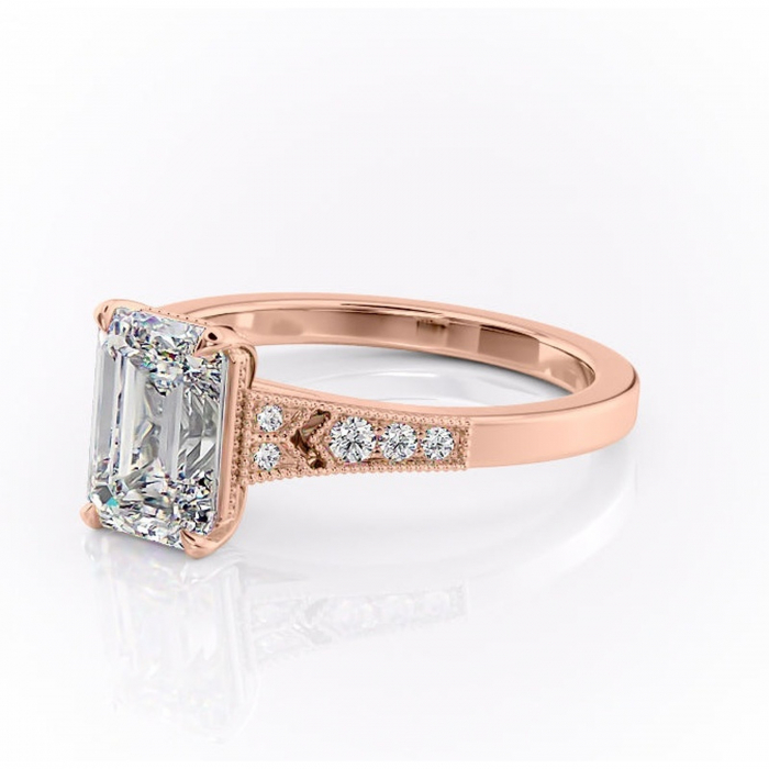 Inel de logodnă Caelia din aur Rose 14kt cu moissanite tăietură smarald – Pietre laterale rafinată pentru profil înalt | Personalizează și configurează gratuit online [7]