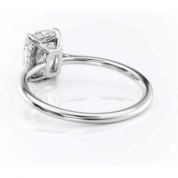 Inel de logodnă Camellia din aur Alb 14kt cu moissanite tăietură pernă – Solitar rafinată pentru profil jos | Personalizează și configurează gratuit online [4]