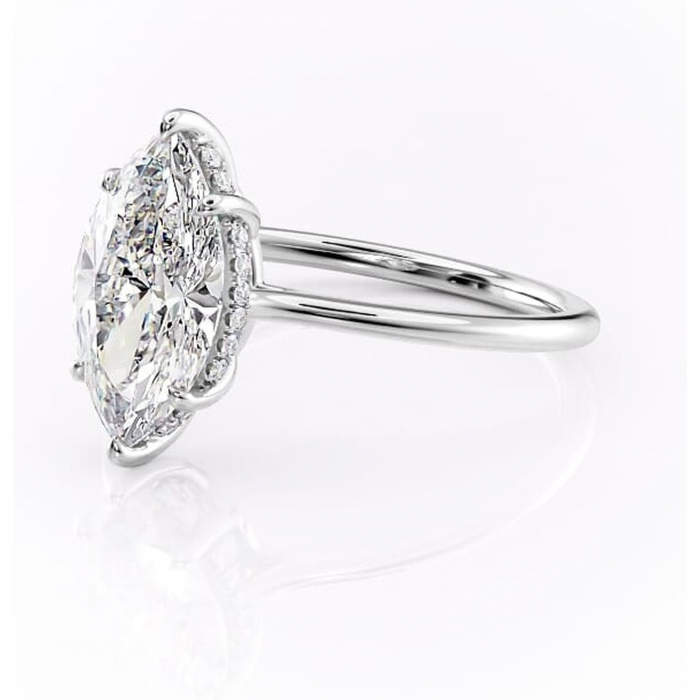 Inel de logodnă Camellia din aur Alb 14kt cu moissanite tăietură marquise – Solitar rafinată pentru profil jos | Personalizează și configurează gratuit online [7]