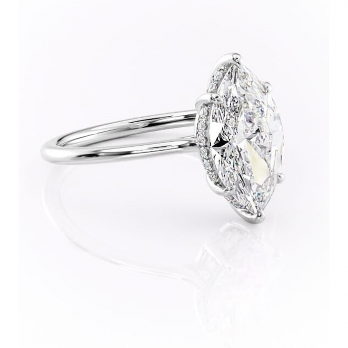 Inel de logodnă Camellia din aur Alb 14kt cu moissanite tăietură marquise – Solitar rafinată pentru profil jos | Personalizează și configurează gratuit online [1]