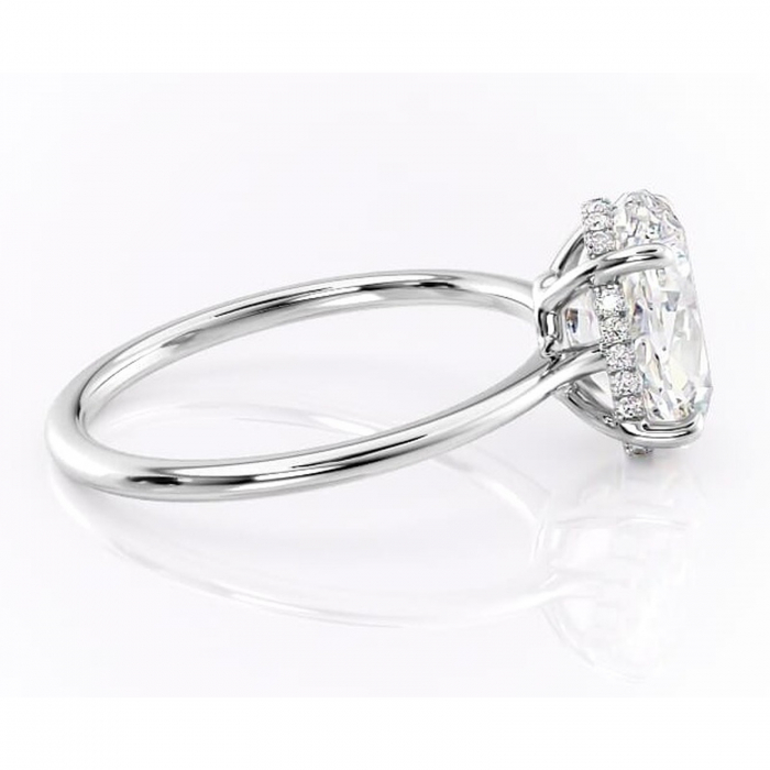 Inel de logodnă Camellia din aur Alb 14kt cu moissanite tăietură ovală – Solitar rafinată pentru profil jos | Personalizează și configurează gratuit online [2]