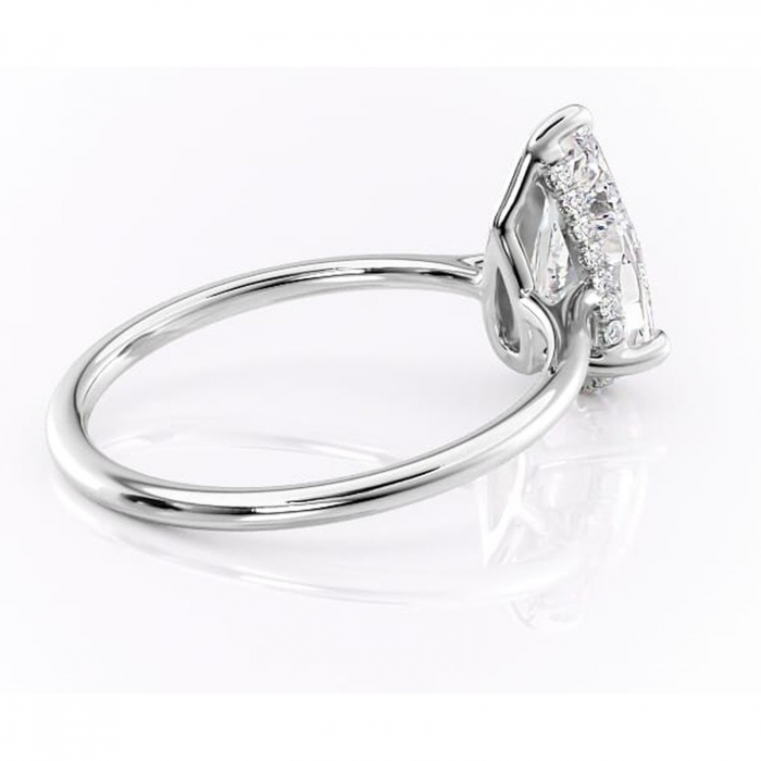 Inel de logodnă Camellia din aur Alb 14kt cu moissanite tăietură pară – Solitar rafinată pentru profil jos | Personalizează și configurează gratuit online [3]