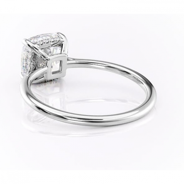 Inel de logodnă Camellia din aur Alb 18kt cu moissanite tăietură pernă – Solitar rafinată pentru profil jos | Personalizează și configurează gratuit online [4]