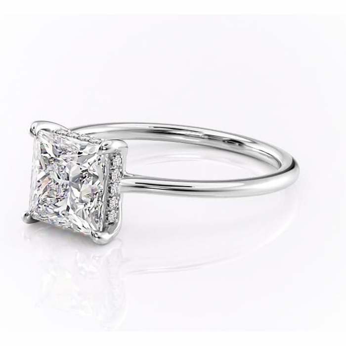 Inel de logodnă Camellia din aur Alb 18kt cu moissanite tăietură princess – Solitar rafinată pentru profil jos | Personalizează și configurează gratuit online [7]