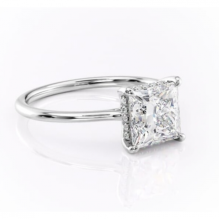 Inel de logodnă Camellia din aur Alb 18kt cu moissanite tăietură princess – Solitar rafinată pentru profil jos | Personalizează și configurează gratuit online [1]