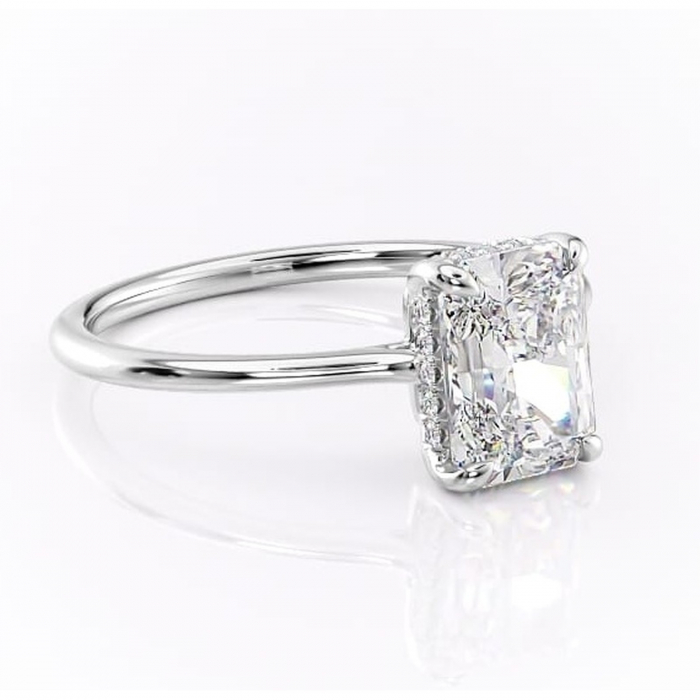 Inel de logodnă Camellia din aur Alb 14kt cu moissanite tăietură radiantă – Solitar rafinată pentru profil jos | Personalizează și configurează gratuit online [1]