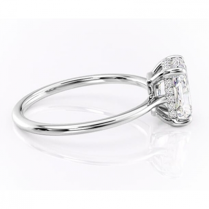 Inel de logodnă Camellia din aur Alb 14kt cu moissanite tăietură radiantă – Solitar rafinată pentru profil jos | Personalizează și configurează gratuit online [2]