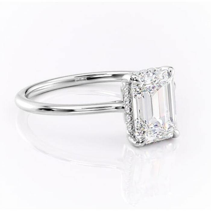 Inel de logodnă Camellia din aur Alb 14kt cu moissanite tăietură smarald – Solitar rafinată pentru profil jos | Personalizează și configurează gratuit online [1]