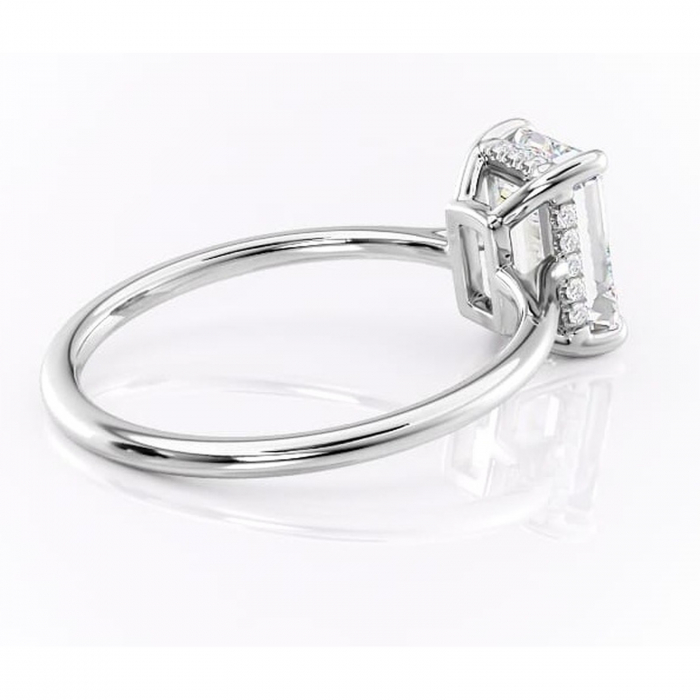 Inel de logodnă Camellia din aur Alb 14kt cu moissanite tăietură smarald – Solitar rafinată pentru profil jos | Personalizează și configurează gratuit online [3]