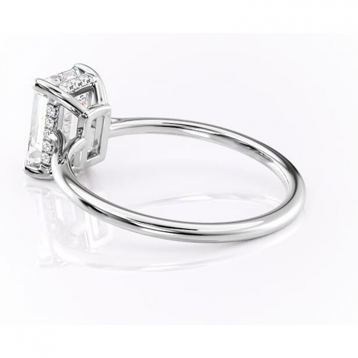 Inel de logodnă Camellia din aur Alb 14kt cu moissanite tăietură smarald – Solitar rafinată pentru profil jos | Personalizează și configurează gratuit online [5]