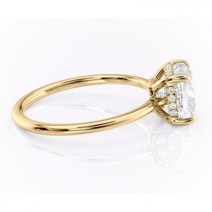 Inel de logodnă Camellia din aur Galben 14kt cu moissanite tăietură pernă – Solitar rafinată pentru profil jos | Personalizează și configurează gratuit online [2]