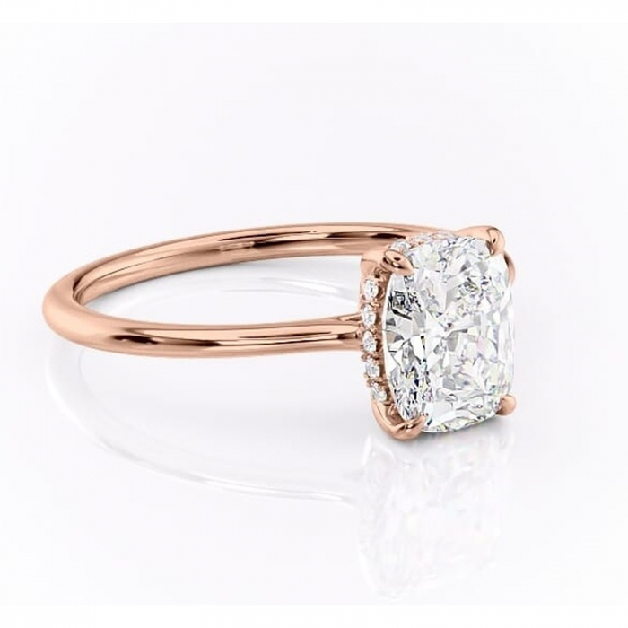 Inel de logodnă Camellia din aur Rose 14kt cu moissanite tăietură pernă – Solitar rafinată pentru profil jos | Personalizează și configurează gratuit online [1]