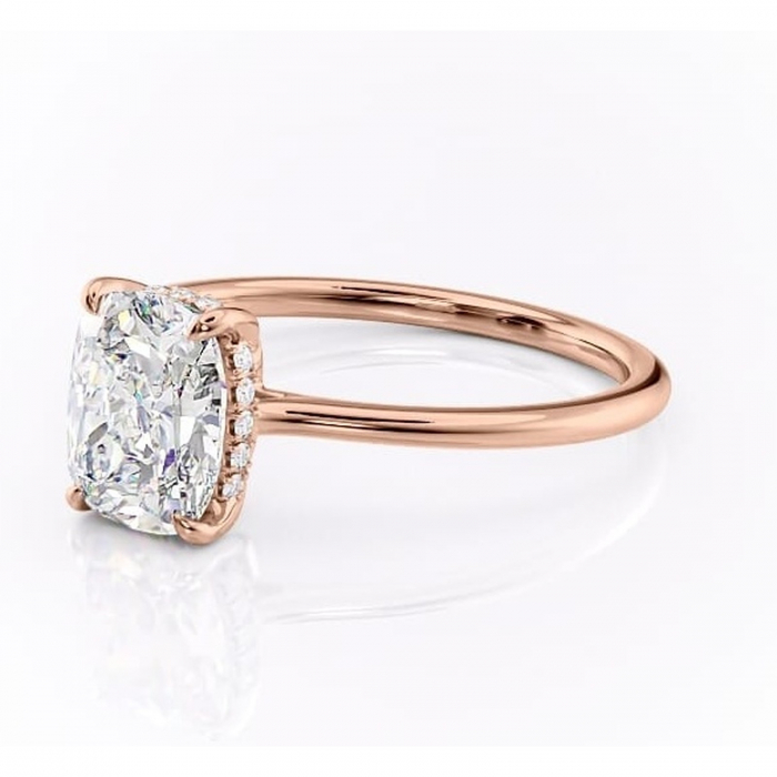 Inel de logodnă Camellia din aur Rose 14kt cu moissanite tăietură pernă – Solitar rafinată pentru profil jos | Personalizează și configurează gratuit online [7]