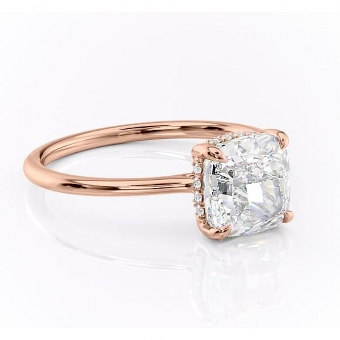 Inel de logodnă Camellia din aur Rose 18kt cu moissanite tăietură pernă – Solitar rafinată pentru profil jos | Personalizează și configurează gratuit online [1]