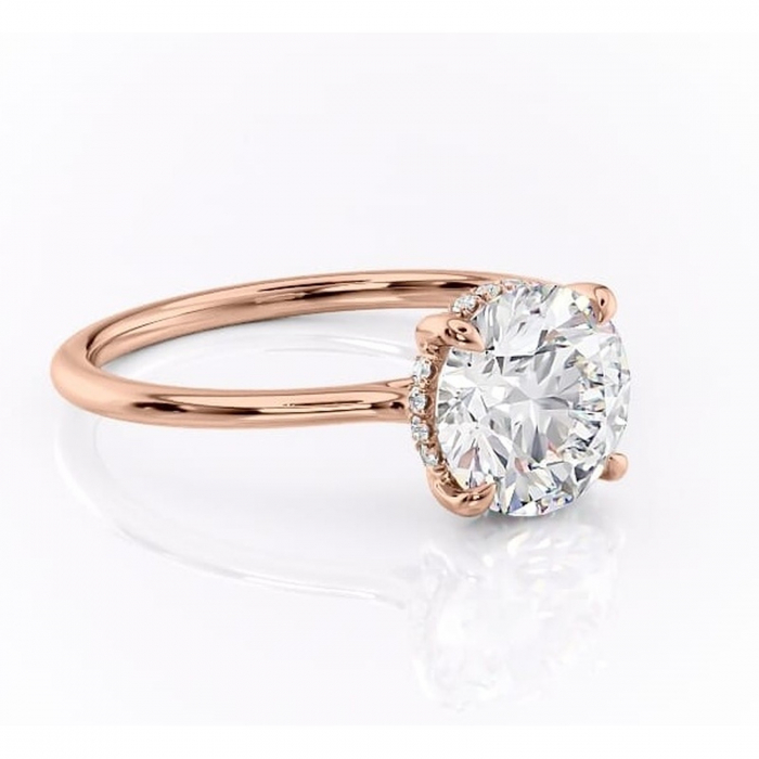 Inel de logodnă Camellia din aur Rose 14kt cu moissanite tăietură rotundă – Solitar rafinată pentru profil jos | Personalizează și configurează gratuit online [1]