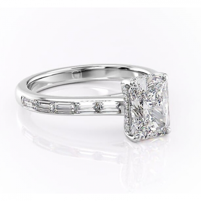 Inel de logodnă Catherine din aur Alb 18kt cu moissanite tăietură radiantă – Montură cu canal rafinată pentru profil înalt | Personalizează și configurează gratuit online [1]