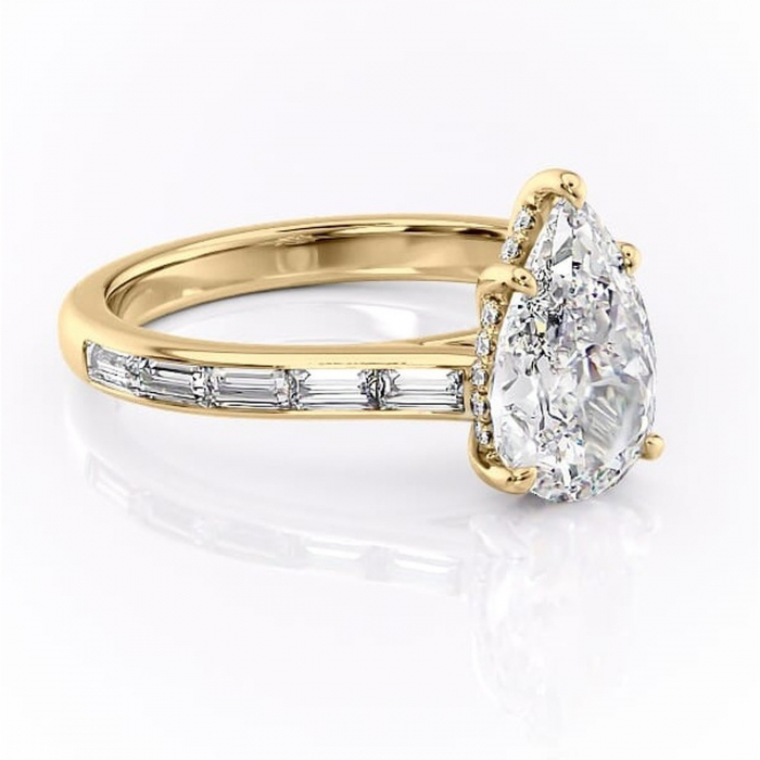 Inel de logodnă Catherine din aur Galben 18kt cu moissanite tăietură pară – Montură cu canal rafinată pentru profil înalt | Personalizează și configurează gratuit online [1]